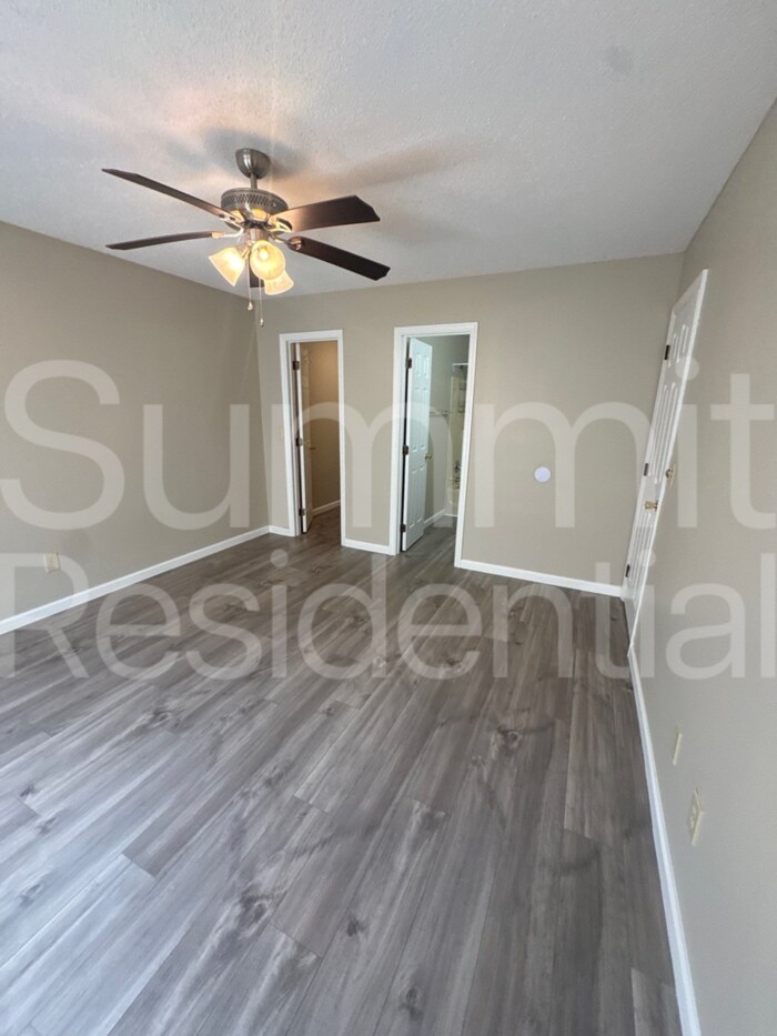 Building Photo - 1119 Huger St