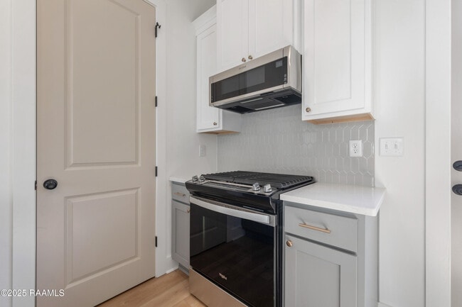 Building Photo - 210 Steiner Oaks