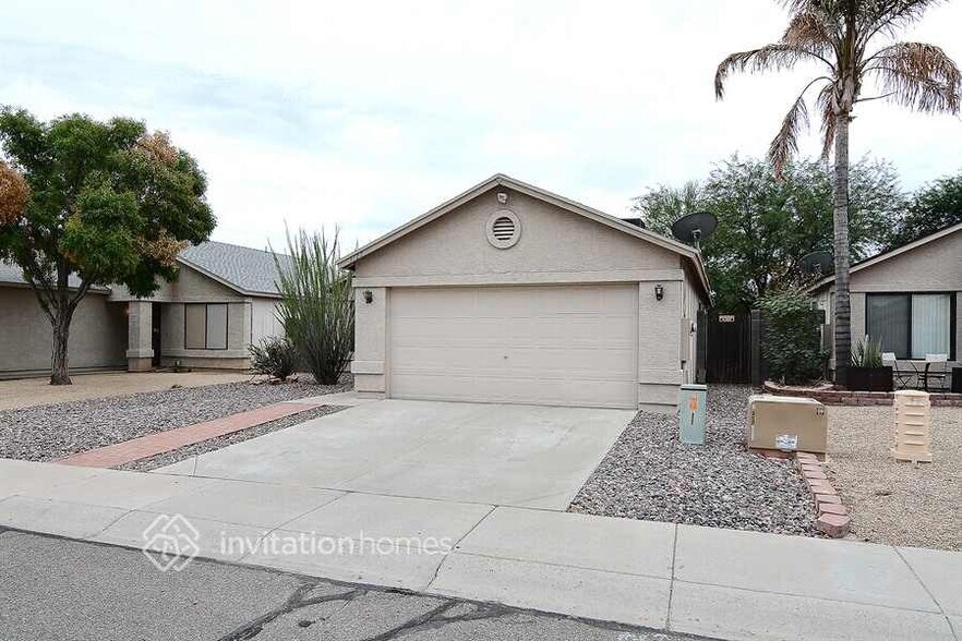 Building Photo - 3127 W Donald Dr