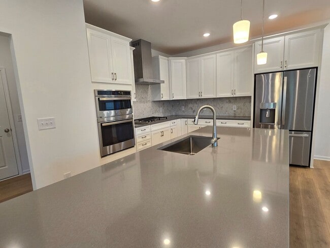 Building Photo - Stunning BRAND NEW 5 Bedroom / 4 Bath Home located in North Ridge