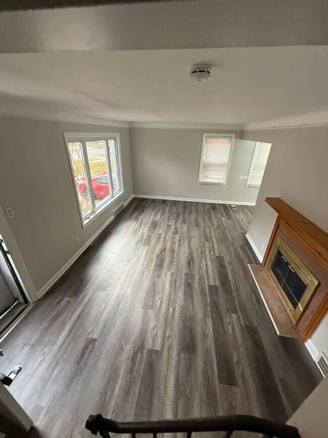 Building Photo - Updated 3-Bedroom Home in Lyndhurst Schools | Yard + Garage