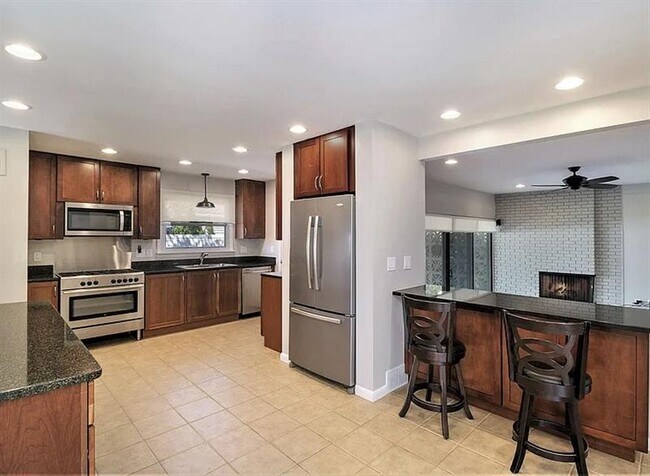 Building Photo - EXQUISITE Hillside Home