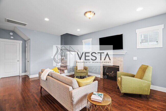 Building Photo - 16 Hyde Park Pl