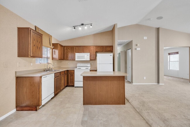 Building Photo - 42780 W Sunland Dr