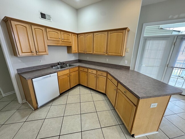 Building Photo - Comfortable 2-Bed, 2-Bath Home