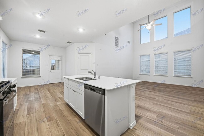 Building Photo - 10037 Little Tree Ln