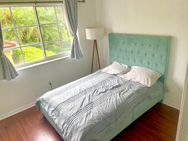 Building Photo - 107 Yacht Club Way