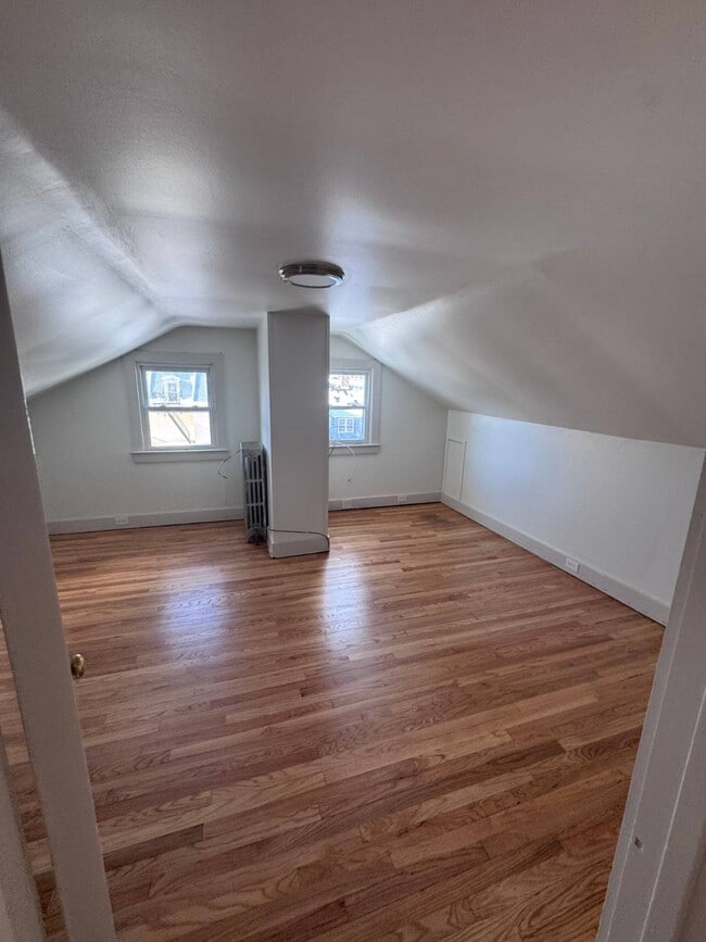 Building Photo - 107 Caroline St