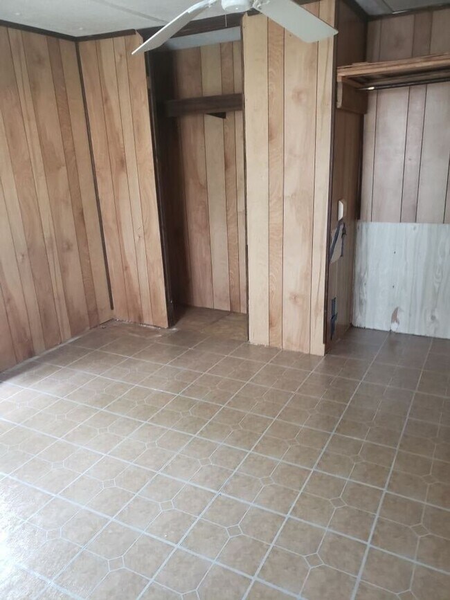 Building Photo - Rent this Affordable 2 Bedroom 1 Bathroom Mobile Home in Eastover!