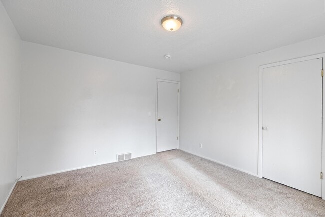 Building Photo - 1289 N 400 E