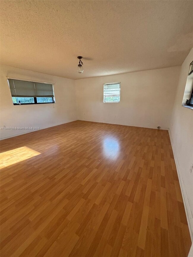 Building Photo - 2812 SW 115th Ave