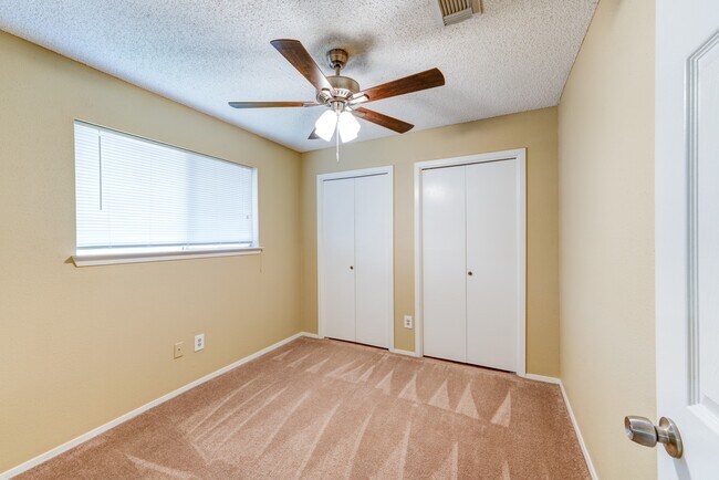 Building Photo - 24206 Landing Way Dr