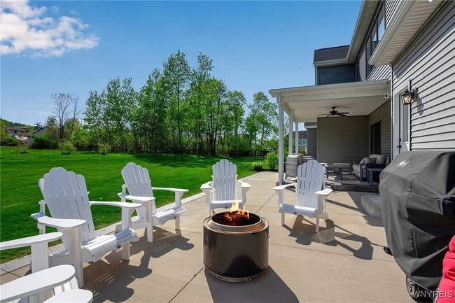 Building Photo - 5330 Holly Glen Ct