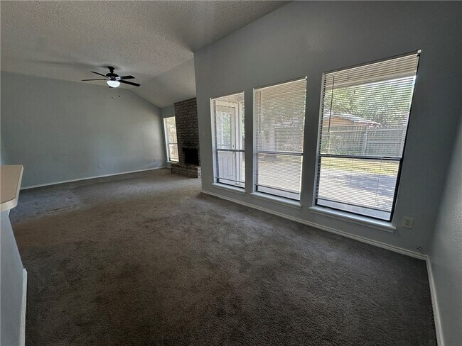 Building Photo - 2189 Spring Park Dr