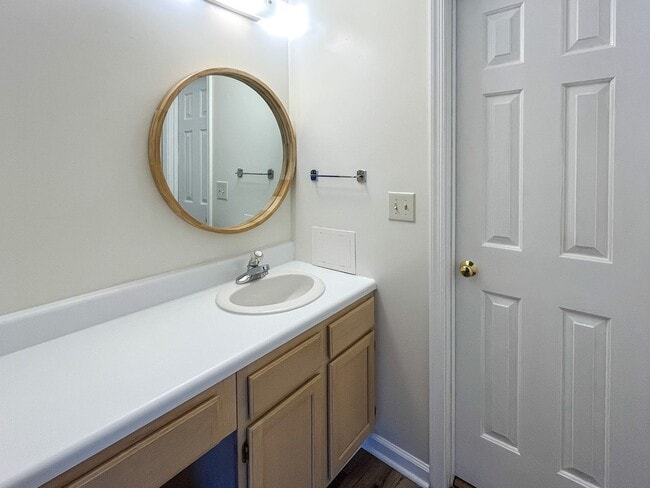 Building Photo - 2BD/2BA Near Stonefield & Alb. High School