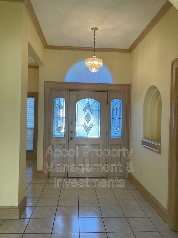 Building Photo - 512 Xanthisma Ave