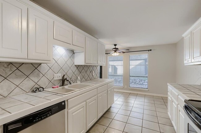 Building Photo - 11 Casa Verde St