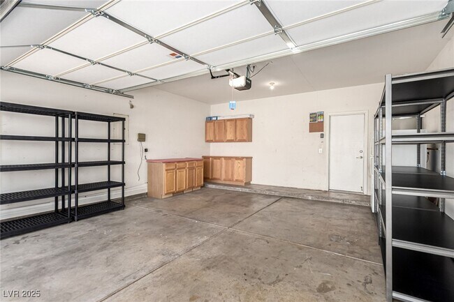 Building Photo - 5856 Golden Wing St