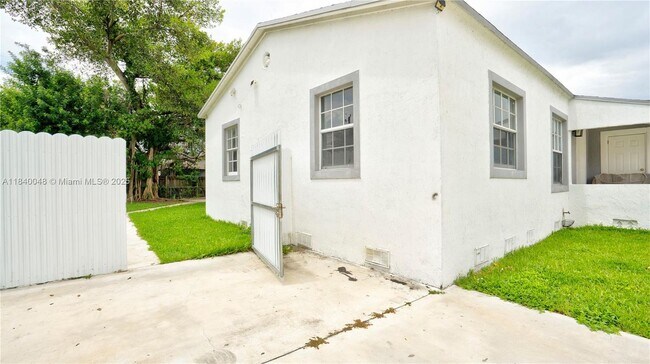 Building Photo - 1036 NW 75th St