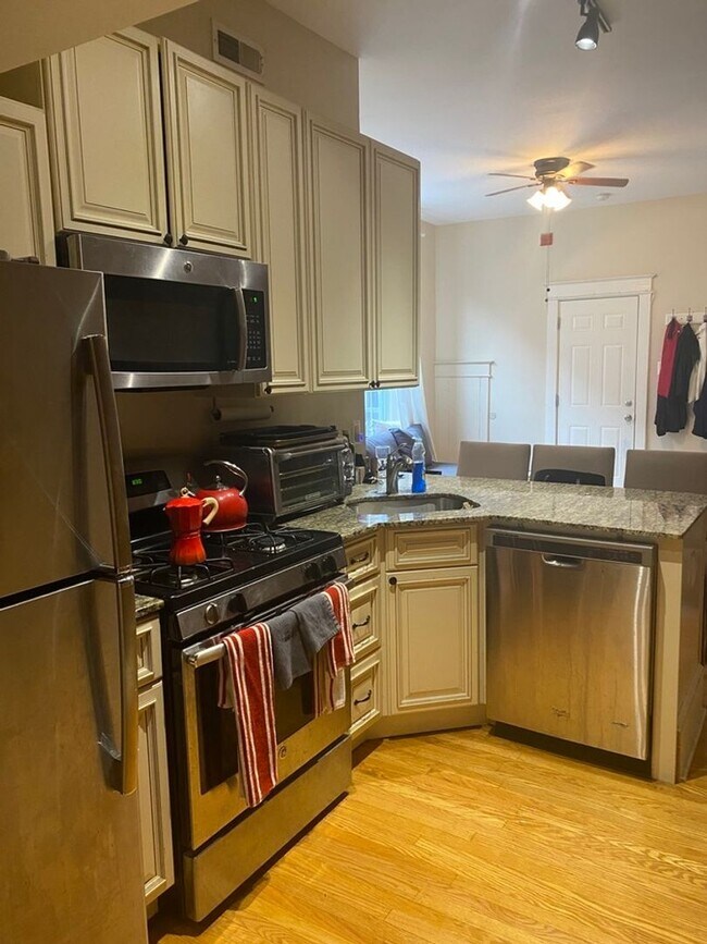 Building Photo - 245 S 10th St