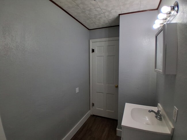 Building Photo - 211 Swisher Ave