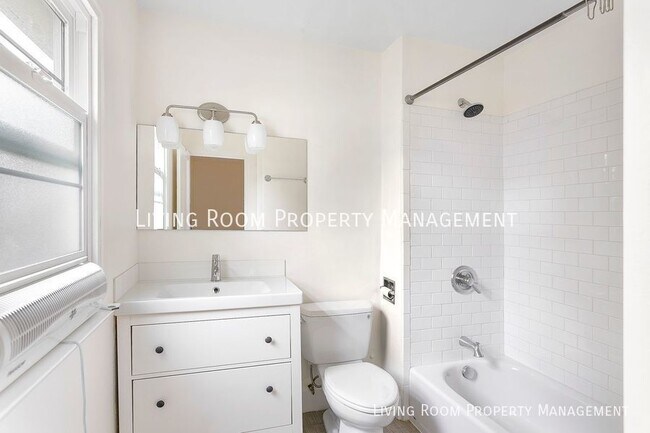 Building Photo - Charming 2 Bedroom Condo in Binford Condom...