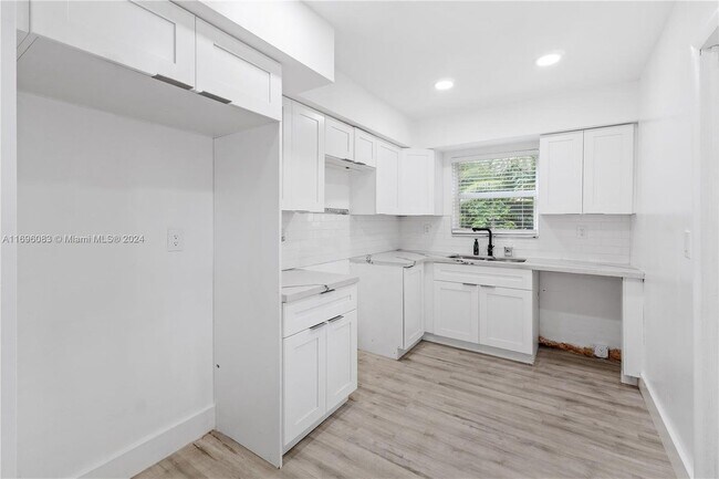 Building Photo - 6463 Charleston St