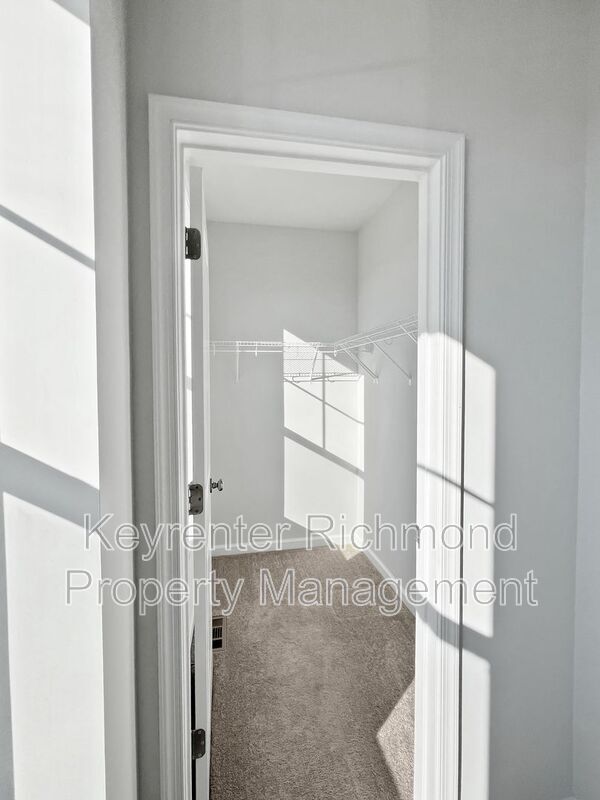 Building Photo - 719 McCormick Farm Dr