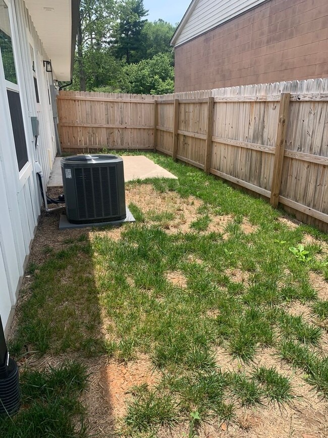 Building Photo - Beautiful Two Bedroom Duplex in Gastonia!
