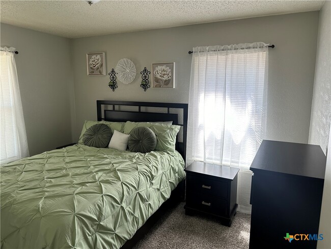 Building Photo - 3006 Persimmon Dr