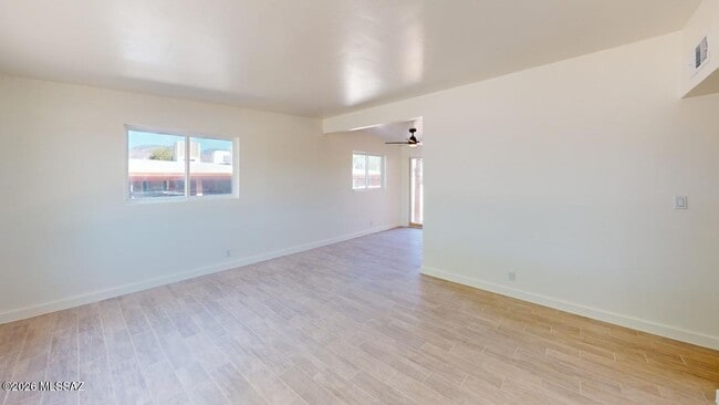 Building Photo - 1410 N Desmond Ave