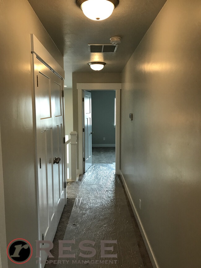 Building Photo - Beautiful Edge Townhome in Bluffdale