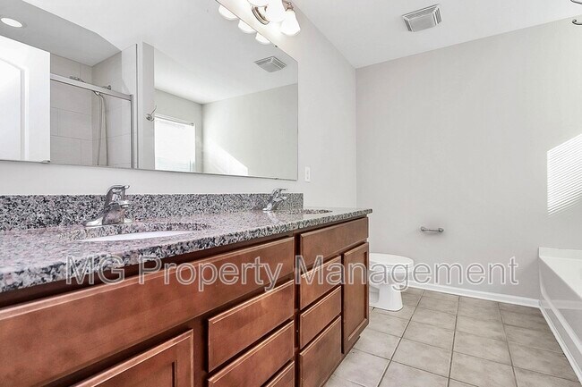 Building Photo - 8116 Dumphries Dr