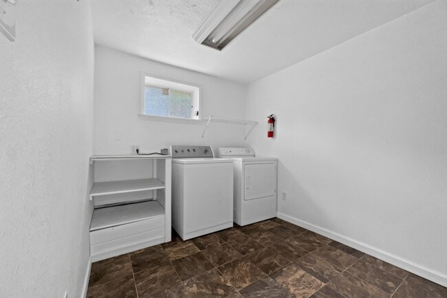 Building Photo - 1321 25th St
