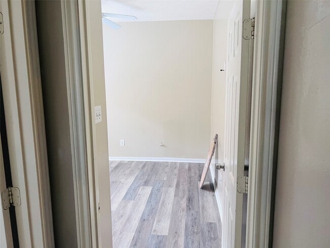 Building Photo - 4722 Silverlake Dr
