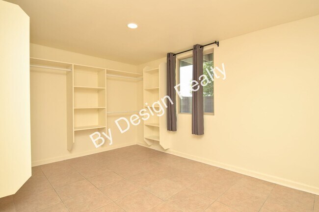 Building Photo - Pristine Remodeled Olive Grove 4 Bedroom 2...