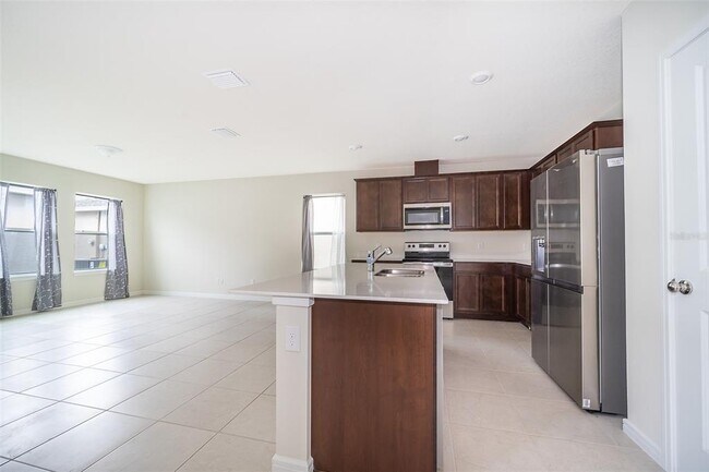 Building Photo - 1941 Summer Serenity Dr