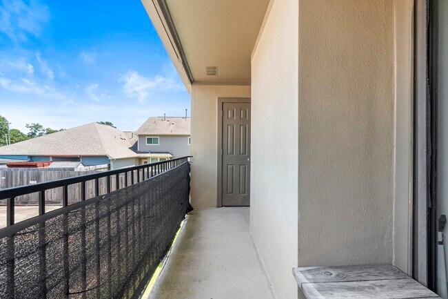 Building Photo - 3300 Pebblebrook Dr
