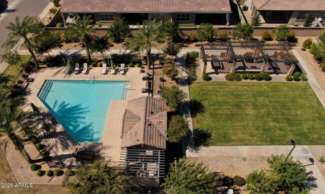 Building Photo - 1914 N 140th Ave