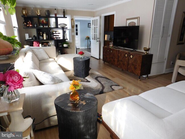 Building Photo - 6421 Inwood Dr