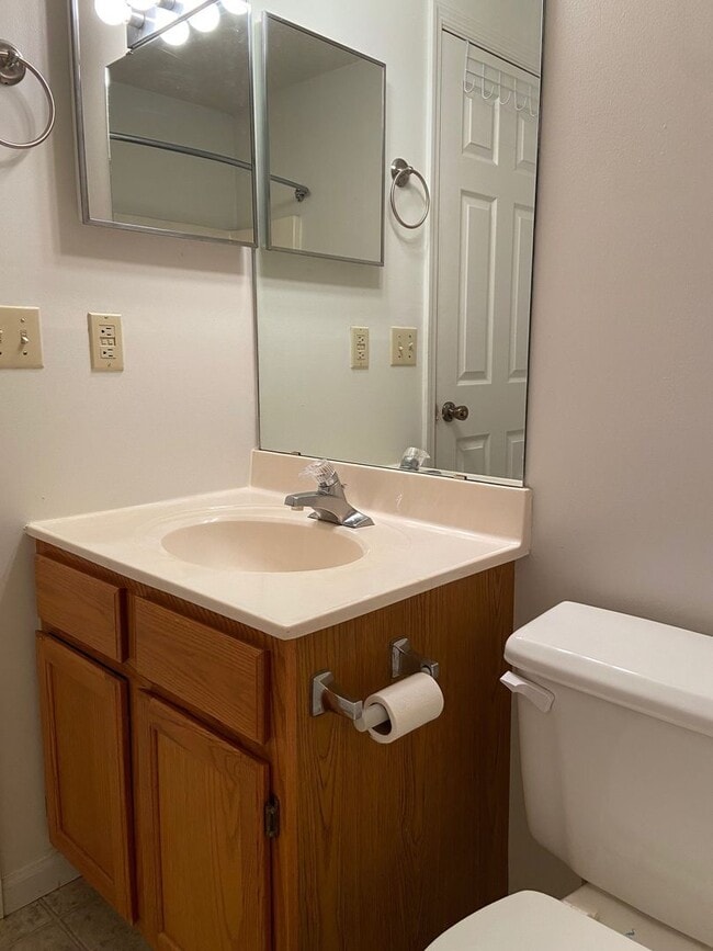 Building Photo - Condominium in FoxPointe