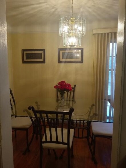 Formal Dining Room - 11742 Beaconsfield St