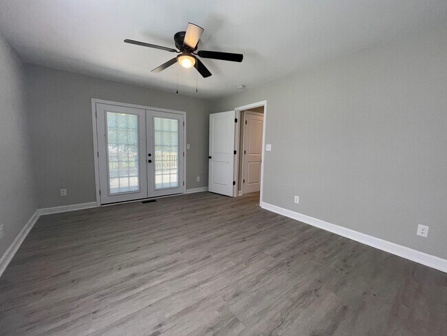 Building Photo - 5656 Racin Dr