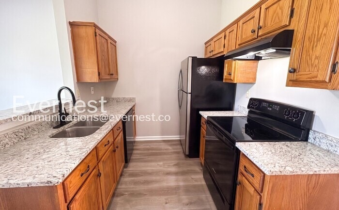 Building Photo - 5669 Kaitlyn Dr W