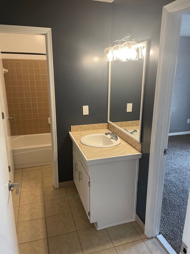 Building Photo - BEAUTIFUL 2/2 CONDO FOR RENT NEAR FSU AND CAPITOL