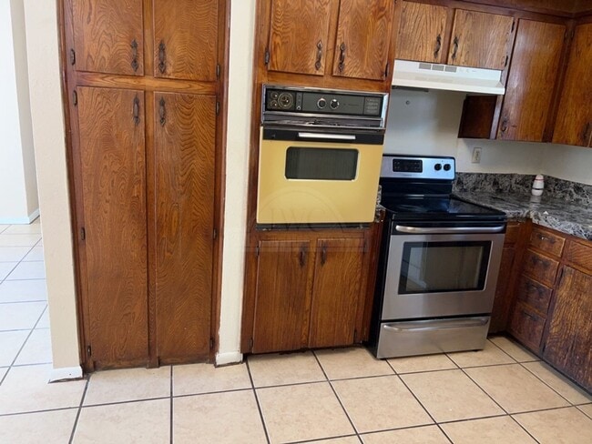 Building Photo - 1605 S FM 116