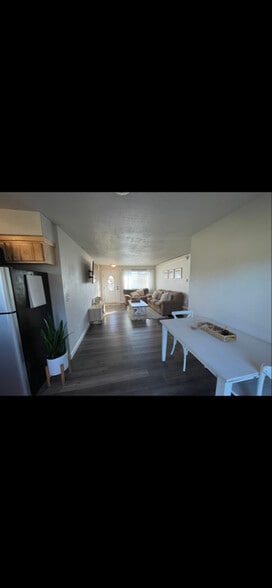 Building Photo - 111 Green Acres Dr