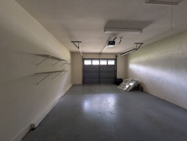 Building Photo - 2 Bedroom 2 Bath Maintenance Free Villa in...