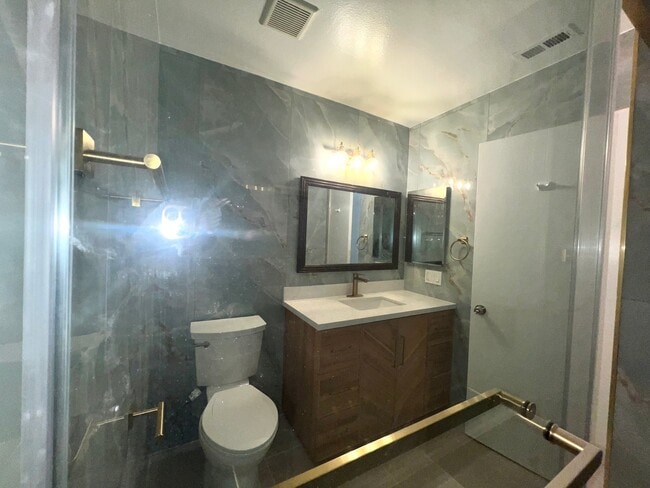 Building Photo - 9732 Pettswood Dr