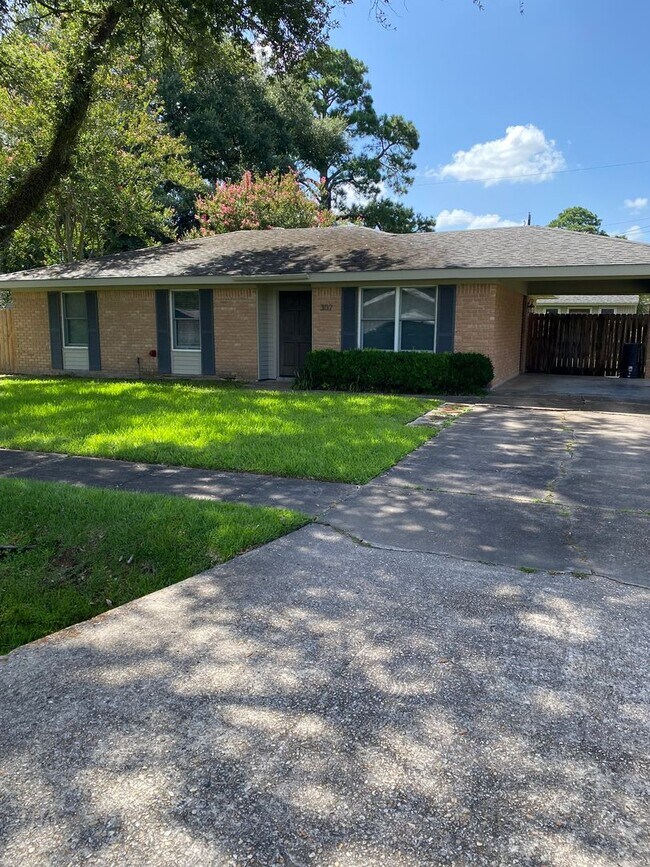 Primary Photo - 3 Bedroom , 1.5 Bathroom Brick home with c...
